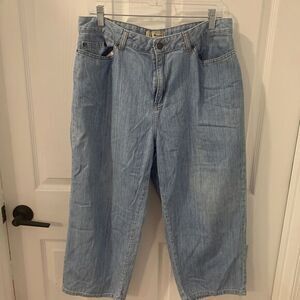 L.L. Bean Women's 16 Wide‎ Leg Capri Pants Lightweight Cotton Denim Light Wash